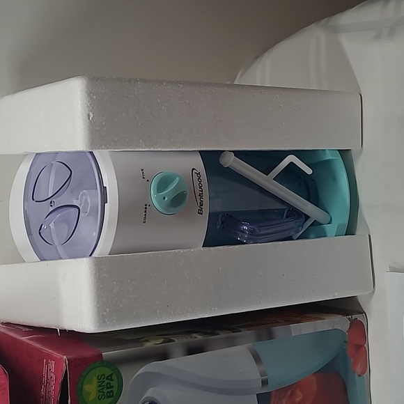 Brentwood Frozen Drink Machine - Picture 2 of 10